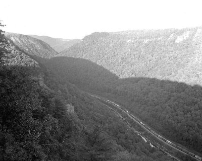 Penns Canyon, Train