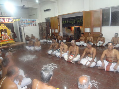 Sri vinjamur Raghavan swami and Dr Mav swami leading thiruvaimozhi gosthi