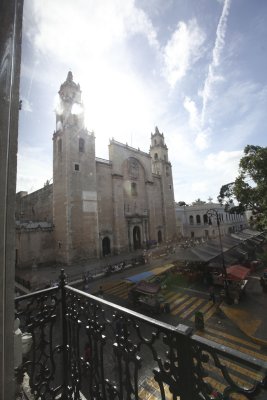 1301 Cathédrale & Marché