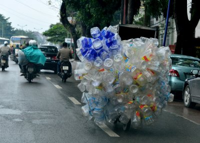 portable airbags or plastic bottles, Hanoi, Vietnam  