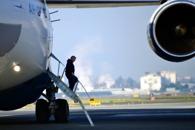 crew member, AH-124 Cargo Plane, Clay Lacy Aviation, Boeing Field, Seattle  