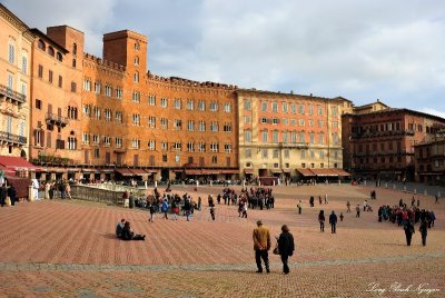 Tourists, Piazza il  Campo, Siena, Italy 