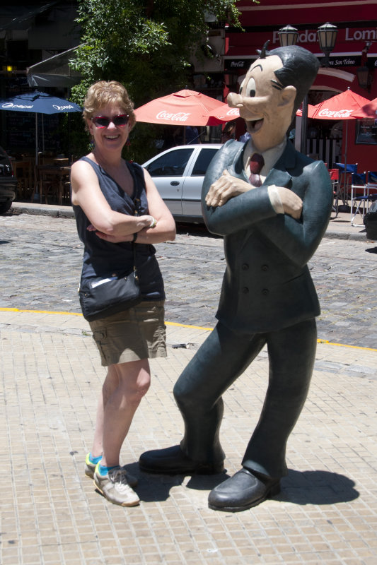 A couple of comic characters in San Telmo