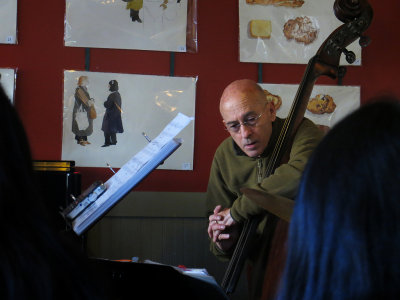 Jazz at Cheeseboard, iso800, 125mm-equiv. 0562, 1/30s