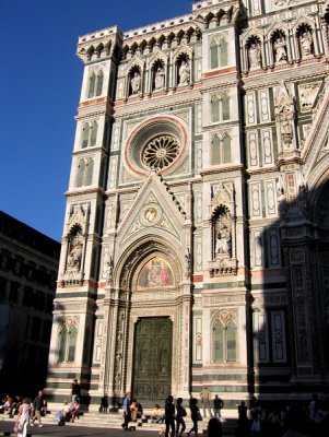 <a href=http://tinyurl.com/fduomo target=_blank><u>Duomo</u></a>, front.  Taken with Elph.  Note the doors (next)
