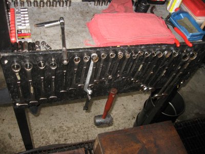 Penn Yan Xpress Lube - Lower Bay hand tool set up