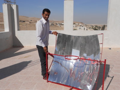 Fadi demonstrates the solar cooker