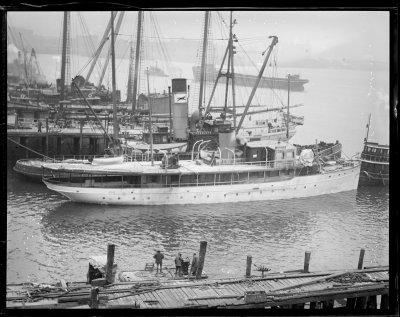 Tug Resolute keeps Edsel Fords Sialia afloat at Atlantic Works, East Boston