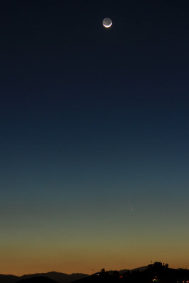 Last glimpse of the Moon  and Comet PanSTARRS