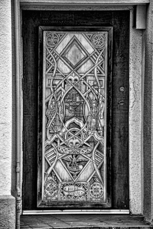 Doorway-in-Victoria-BC-BW.jpg