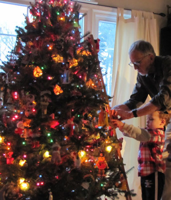 Placing Santas on the tree ladder