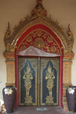 Wat Meuang Muang Phra Wiharn Center Door  (DTHCM0110)