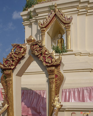 Wat Meuang Muang Phra Chedi Entrance and Buddha Niche  (DTHCM0123)