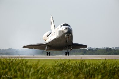 STS-131 Discovery Lands at KSC 4316a