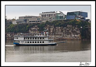 Bluff View/Hunter Museum with Southern Belle Paddle Wheeler