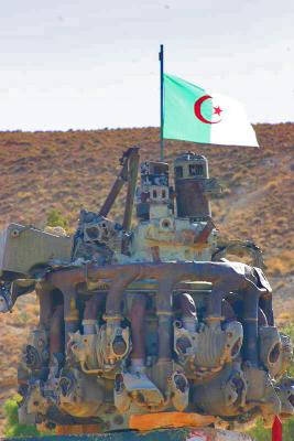 l Algerie Algerienne,Moteur davion de guerre Francais abbattu par le FLN 1957 Batna