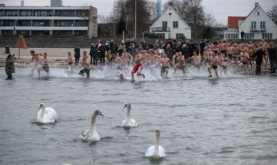 Nytårssvømning 2010 022.jpg
