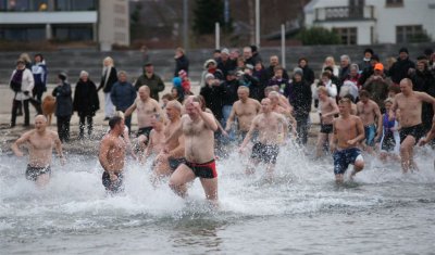 Nytårssvømning 2010 031.jpg