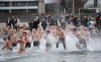 Nytårssvømning 2010 035.jpg