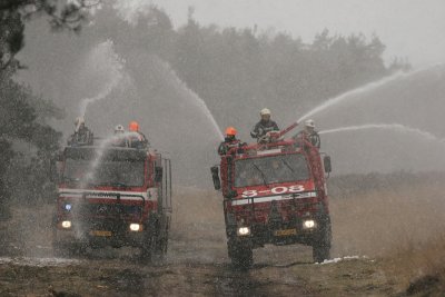 Brandweer blust heidebrand