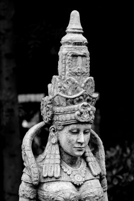 Statue 2