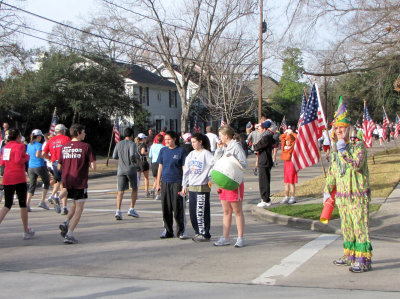 Runners at the halfway point on University Blvd