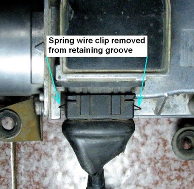 Spring wire clip