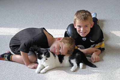 04682 - Ben, John, and Spot