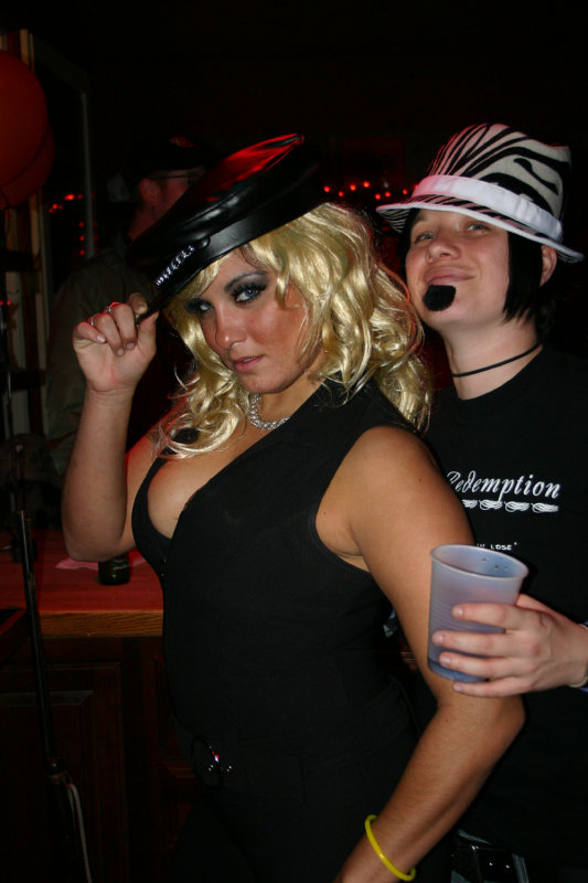 Halloween 2007 - Kelly and Kira