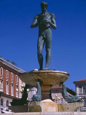 L’Aquila, Piazza Duomo, le fontane gemelle, Nicola D’Antino 1928-1932