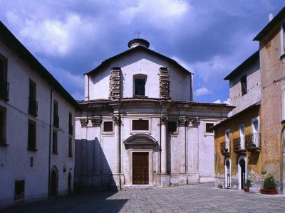L’Aquila, chiesa di San Giuseppe, facciata della seconda metà del sec XVIII