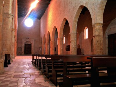 Basilica di Santa Maria di Collemaggio. Interno, metà del XIV secolo