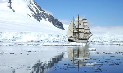 Under sail in Neumayer Channel