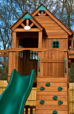 Eli's Play House (Close-up)