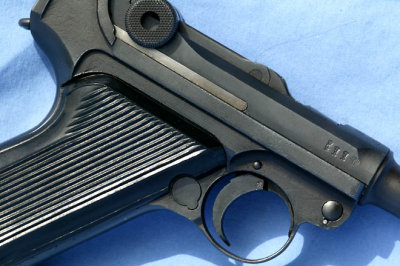Luger  P08 right side