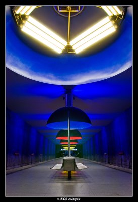 Tunnel im Farbrausch