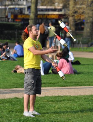 Very shaky juggler