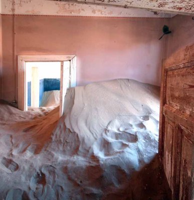 Kolmanskop Ghost Town