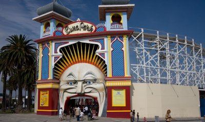 090411_1411_3643 - 14:11 Luna Park, Just for … Fun? Really?