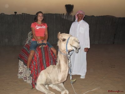 Marcela no seu 1o.passeio de camelo