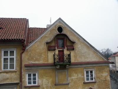 Lesser Quarter house with balcony