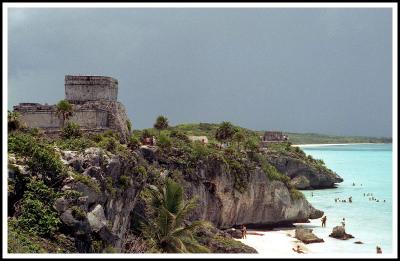 g3/02/90302/3/57262500.1993MexicoTulumPyramidBeachArch2260.jpg