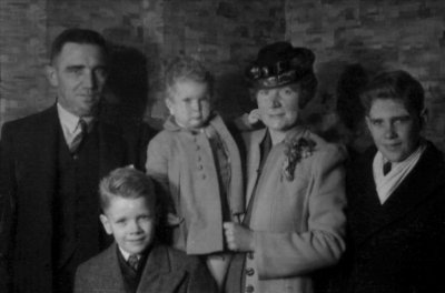 Walter, Molly, Lawrence, Barrie & Yvonne circa 1946