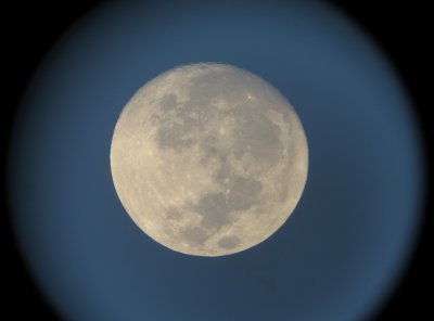 An example how the moon lokks throug an eyepiece at dim daylight, also no further processing applied to the image.