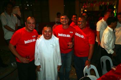 Fr. Andy Formilleza with the Alabang boys......