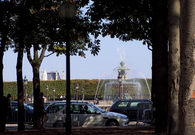 Fountain at the bottom of the Champs Elysees