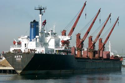 Asta, bulk carrier (salt), offloading