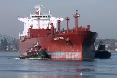 Clipper Star, LNG carrier, exiting