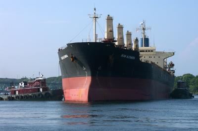 Ikan Altamira, salt ship, turning to exit
