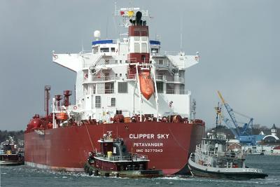 Clipper Sky, LNG carrier, arriving